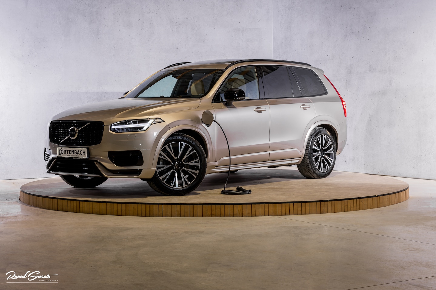 Volvo XC90 - 2.0 T8 Recharge AWD Ultimate Dark long Range Luchtvering | Bowers&Wilkins | Zwenkbare trek - AutoWereld.nl