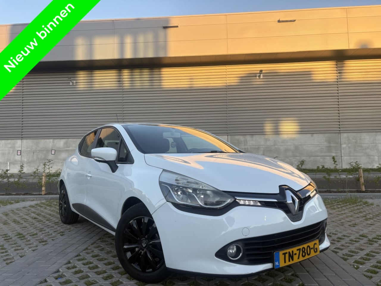 Renault Clio - 1.5 dCi Authentique Navi/Cruise/Parks/Airco - AutoWereld.nl