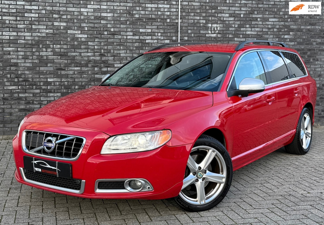 Volvo V70 - 2.4 D5 Summum 2000kg Trekgewicht|Adap Cruise|BLIS|Premium Sound|Lane Assist|Botswaarschuwi - AutoWereld.nl