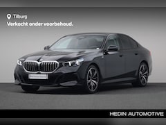 BMW 5-serie - 530e M Sport Edition | Achteruitrijcamera | Glazen Panoramadak | PDC Voor/Achter | M Sport