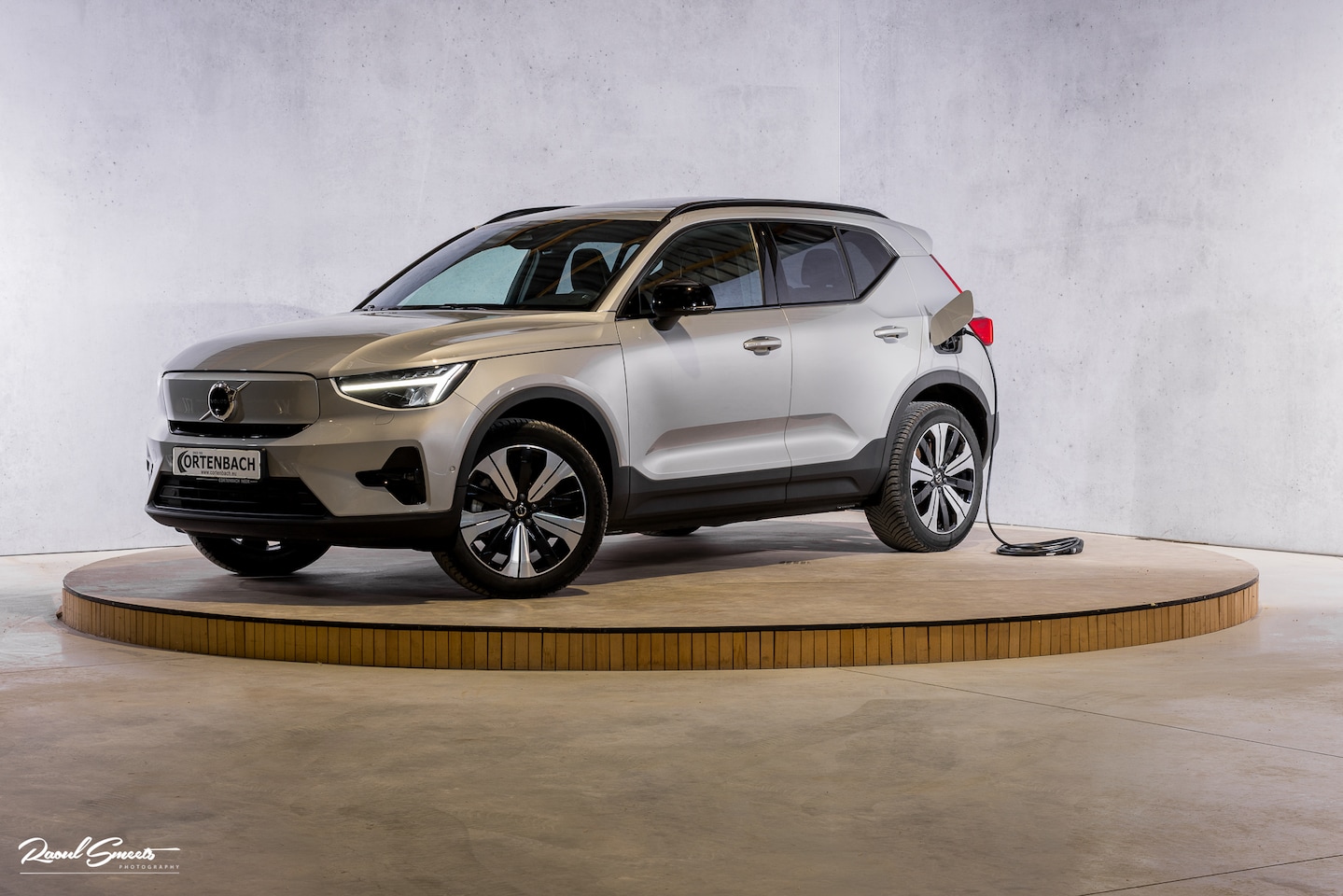 Volvo XC40 - Recharge Ultimate 70 kWh | Zwenkbare trekhaak | Panorama dak | Adaptieve cruise | Harman K - AutoWereld.nl