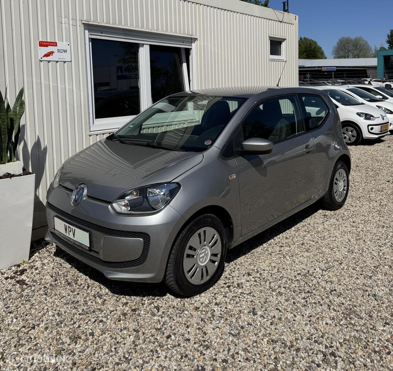 Volkswagen Up! - 1.0 high up! BlueMotion ZEER LAGE KM-STAND ! - AutoWereld.nl