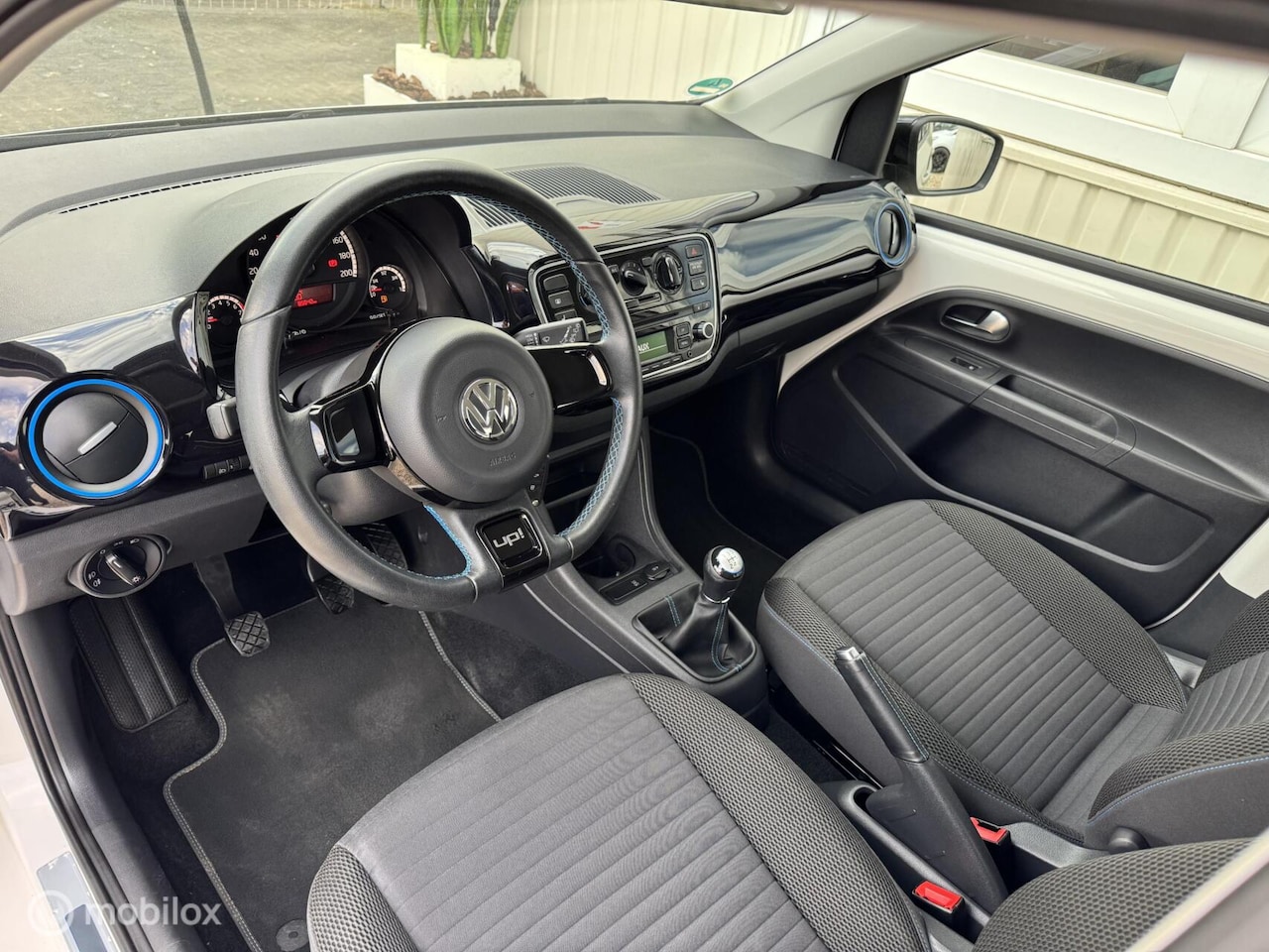 Volkswagen Up! - 1.0 High up! Stoelverwarming Airco CUP Editie - AutoWereld.nl