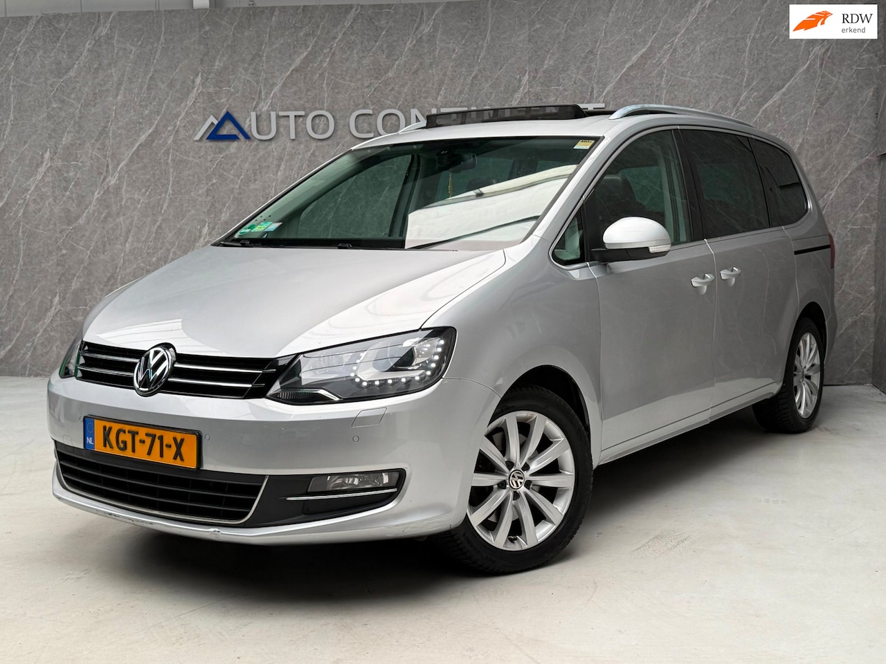 Volkswagen Sharan - 2.0 TSI Highline 7p. / Goed Onderhouden / Panoramadak / Vol - AutoWereld.nl