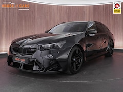 BMW 5-serie Touring - M5 |BTW-auto|B&W|pano|M-drive prof|iconic glow|carbon interieur|stoelverwarming & verkoeli