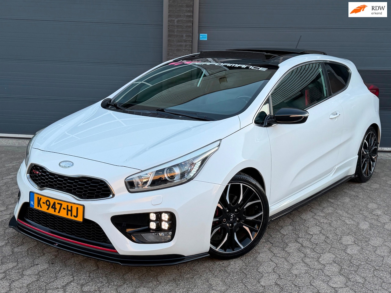 Kia Pro cee'd - 1.6 GT|PANO|CAMERA|MAXTON DESIGN|VOL OPTIE - AutoWereld.nl
