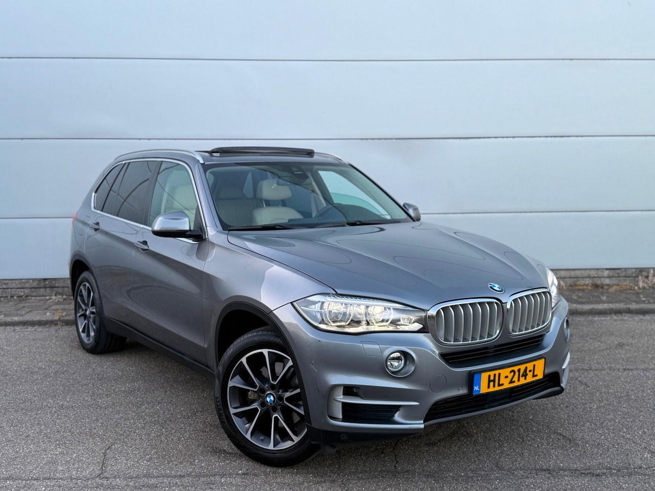 BMW X5 - XDrive40e iPerformance High Executive (bj 2015) PANO|XENON|DEALER OH - AutoWereld.nl