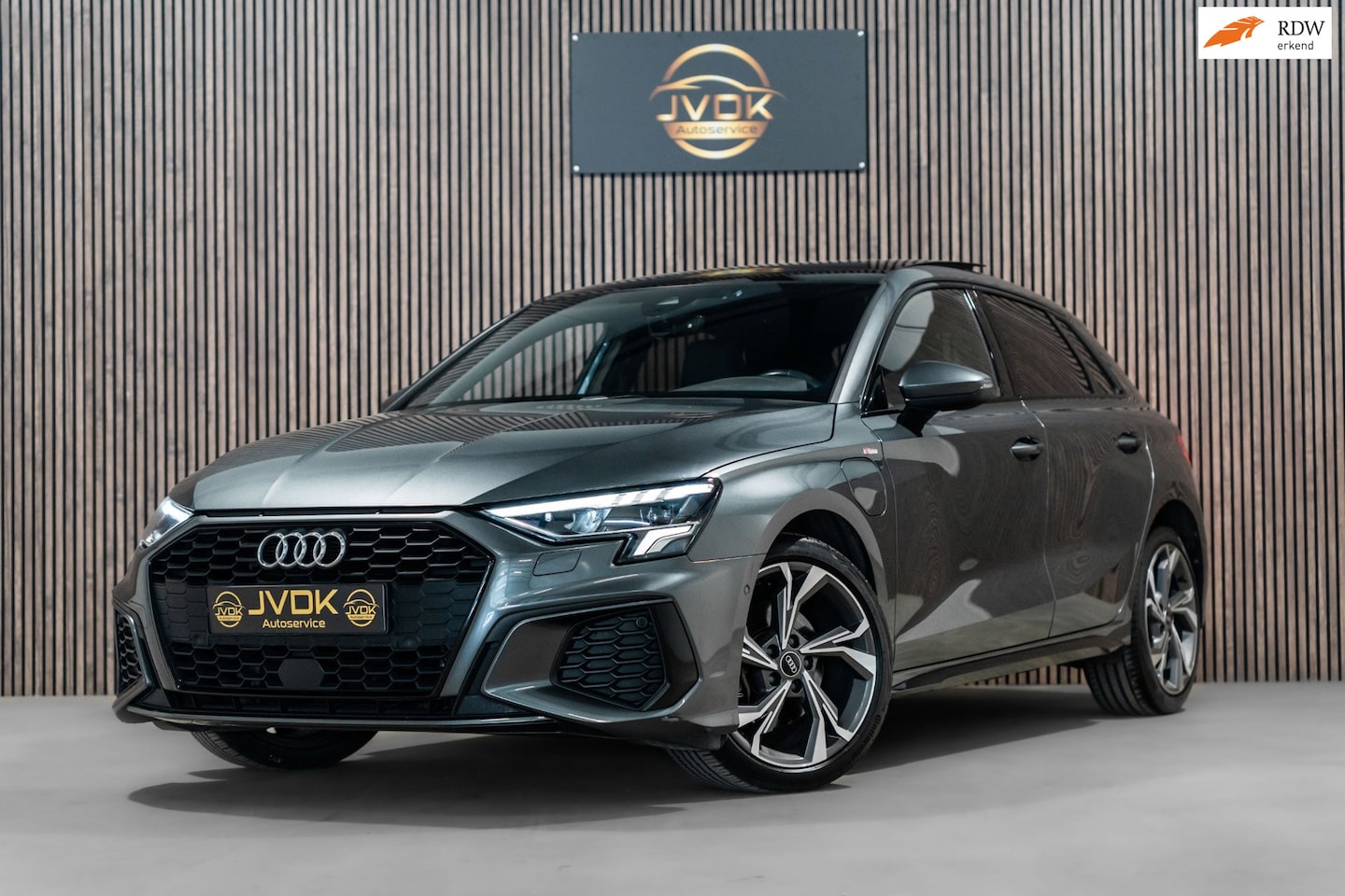Audi A3 Sportback - 40 TFSI e S-Line 2023 S-Tronic PANO LED VIRTUAL - AutoWereld.nl