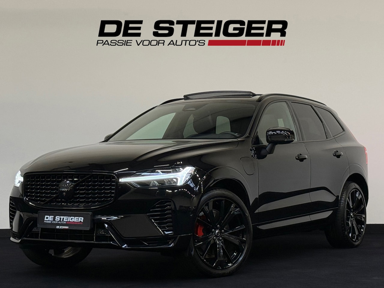 Volvo XC60 - 2.0 T8 Plug-in hybrid AWD Ultra Dark Pano Trekhaak B&W - AutoWereld.nl
