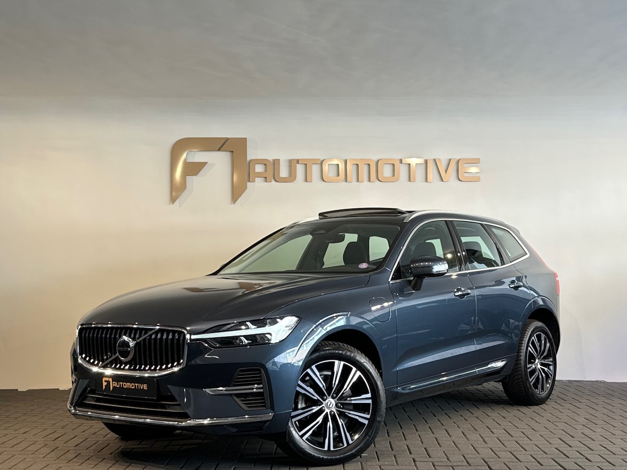 Volvo XC60 - 2.0 T6 Plug-in hybrid AWD Inscription Pano|Keyless - AutoWereld.nl