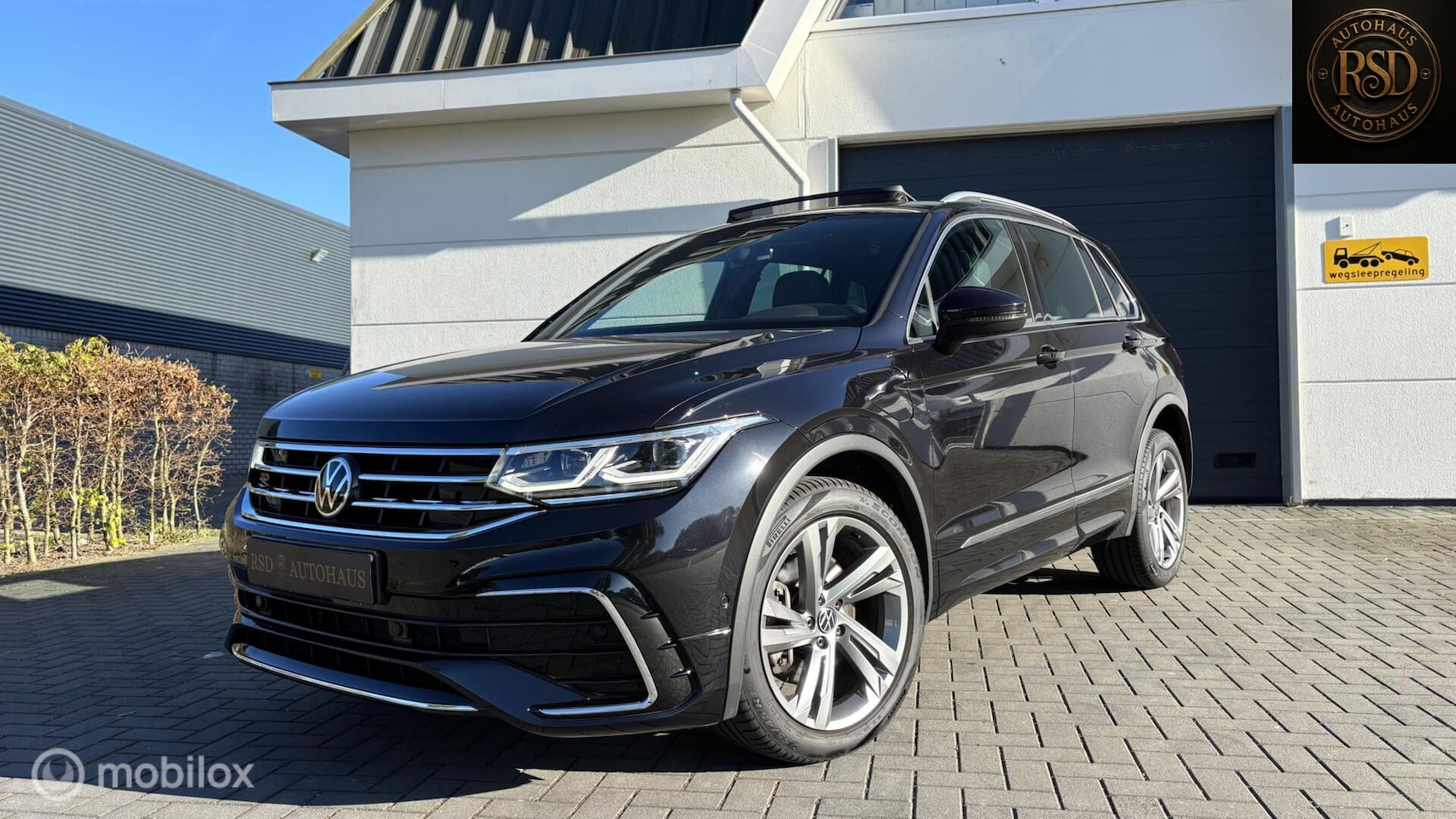 Volkswagen Tiguan - 1.4 TSI eHybrid R-Line Pano camera Matrix btw - AutoWereld.nl