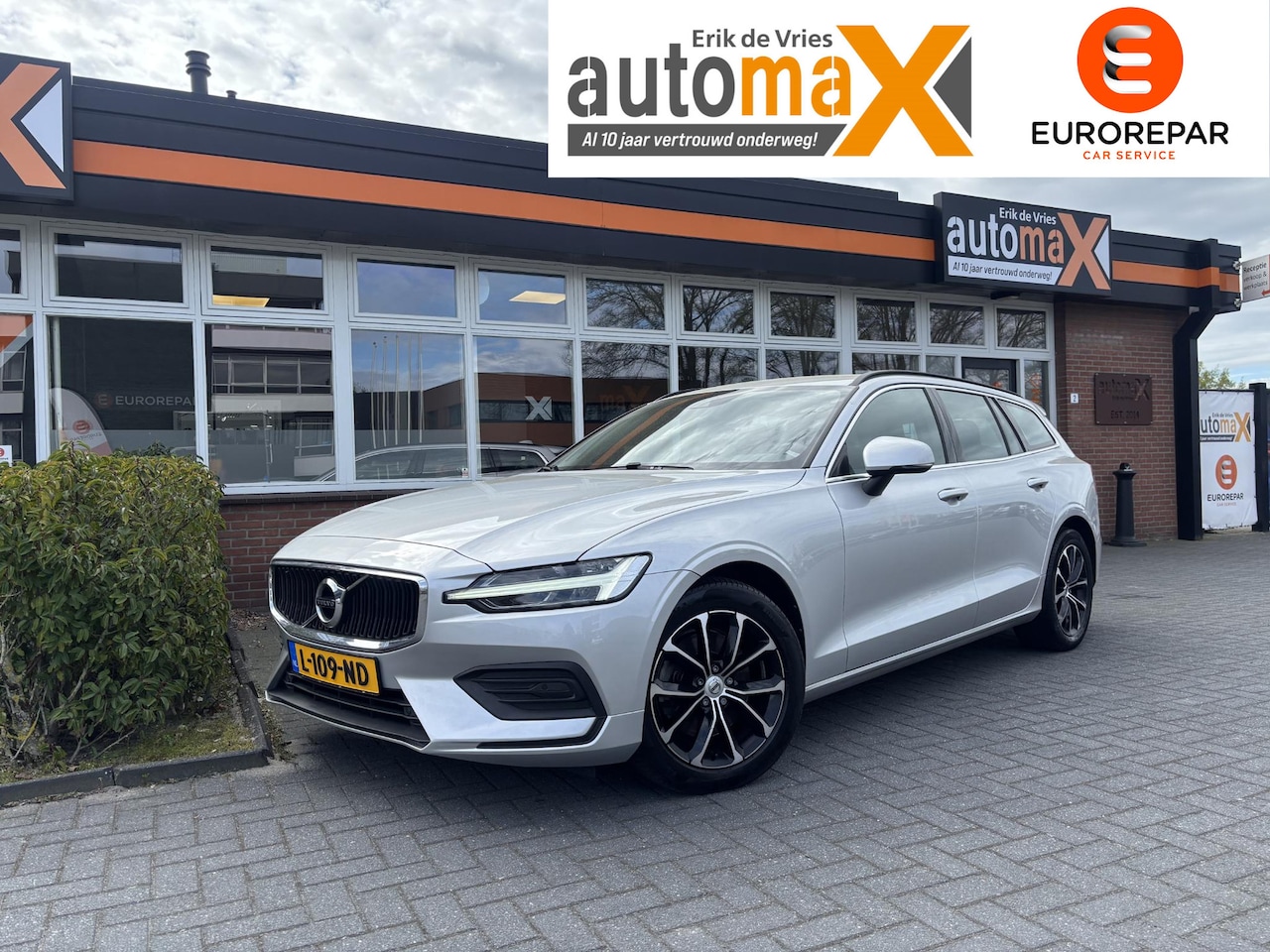 Volvo V60 - 2.0 B3 Momentum Business |Dealer Onderhouden|164PK|Camera| Trekhaak - AutoWereld.nl