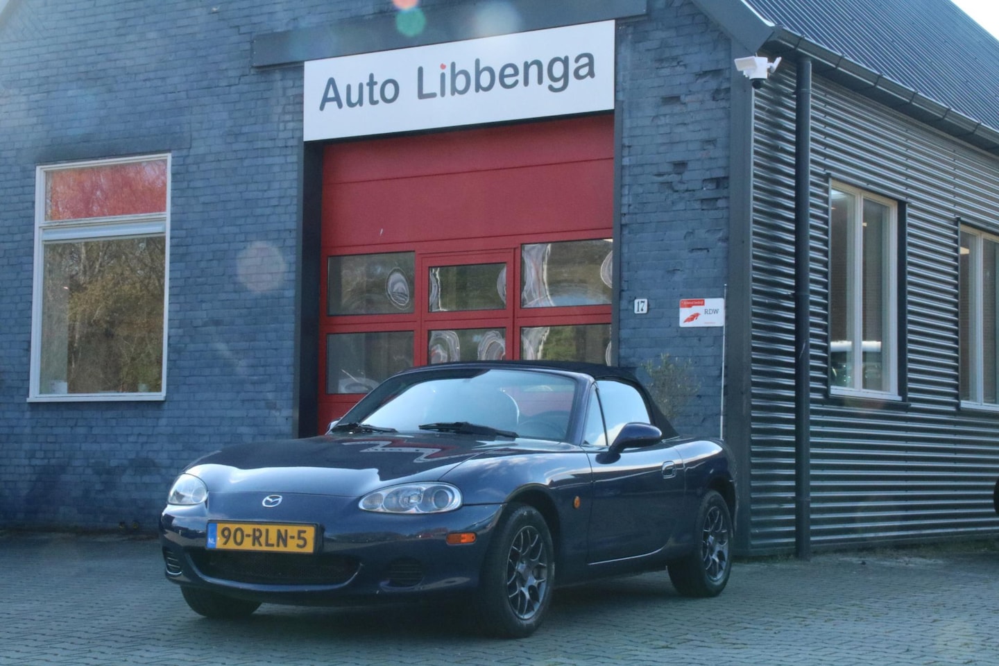 Mazda MX-5 - 1.6i Exclusive 128.000 km! / STUURBEKR. / CENTRALE VERGR. / LM VELGEN / STOFFEN SOFTTOP / - AutoWereld.nl