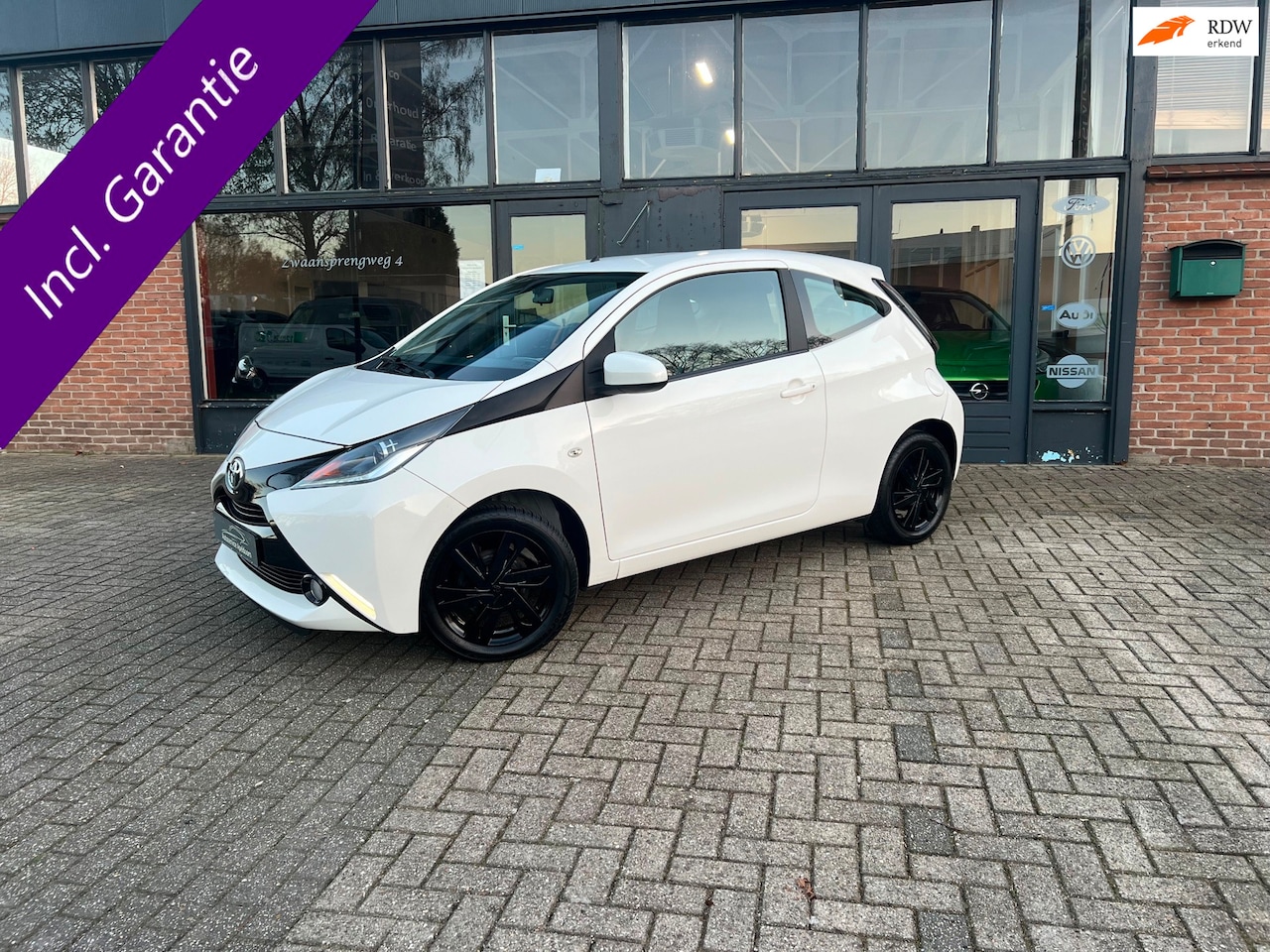 Toyota Aygo - 1.0 VVT-i x-play 1.0 VVT-i x-play, Airco, Achterruitcamera - AutoWereld.nl