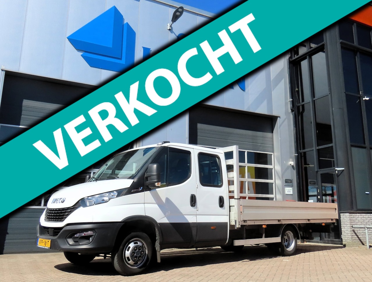 Iveco Daily - 35C18H 3.0 410 Dubbele Cabine Open Laadbak Luchtvering Navi Cruise Control 7-Persoons Leer - AutoWereld.nl