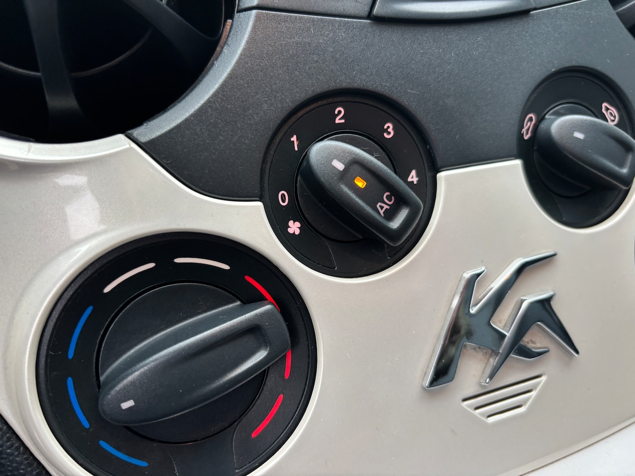 Ford Ka - 1.2 Titanium X | Org-NL auto. Airco. Onderhouden.