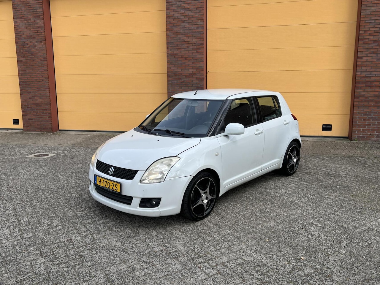 SUZUKI SWIFT