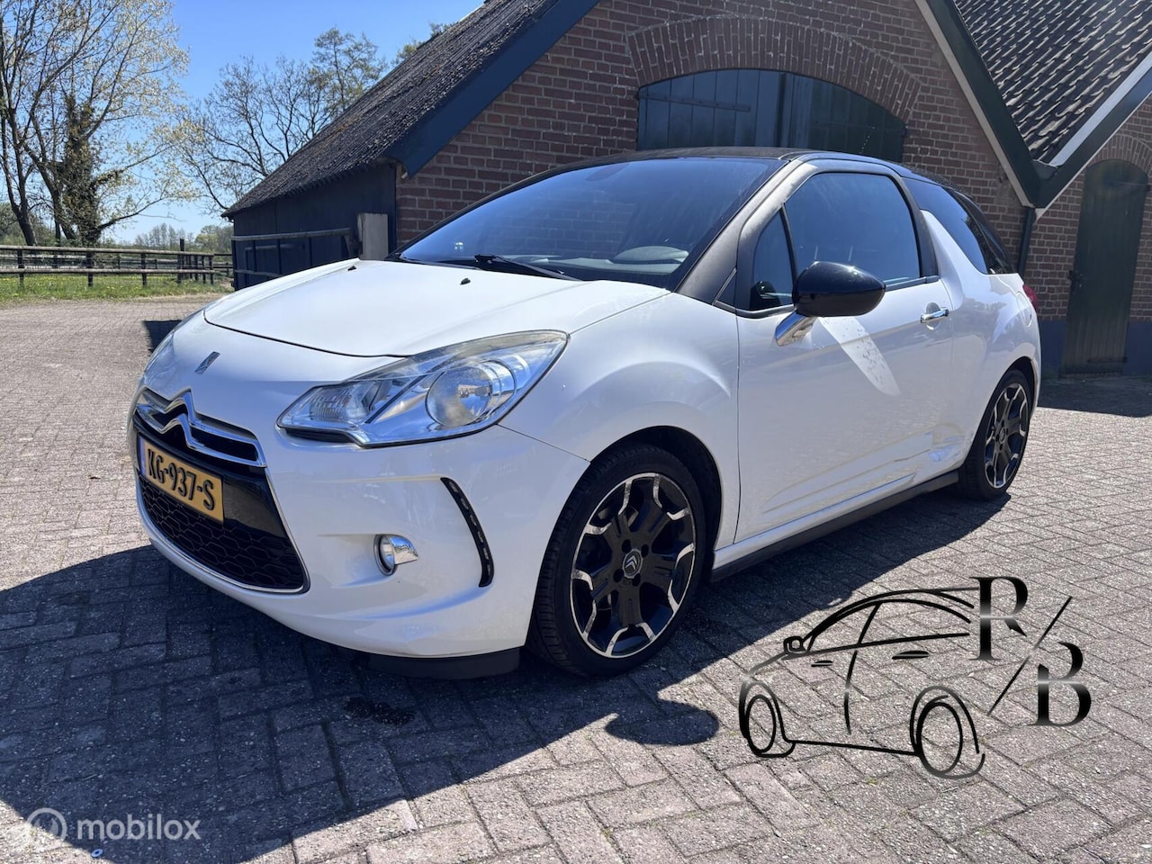 Citroën DS3 - 1.6 So Chic in Black AIRCO CRUISE PARK SENS - AutoWereld.nl