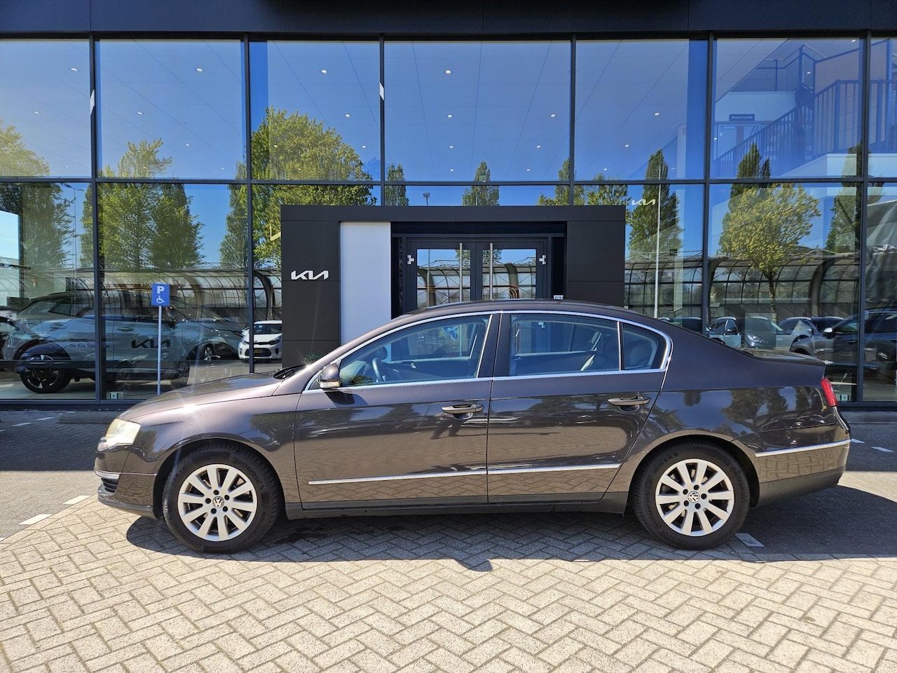 Volkswagen Passat - 1.6 FSI Highline 1.6 FSI 85KW Highline (Handel/ Export) - AutoWereld.nl