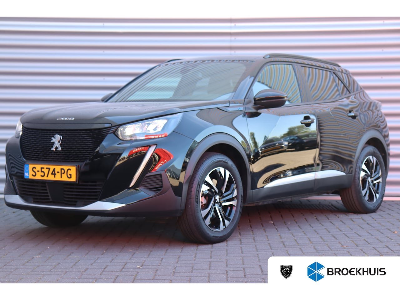 Peugeot e-2008 - EV 136PK ALLURE PACK AUTOMAAT / NAVI / LEDER / CLIMA / LED / PDC / 17" LMV / CAMERA / KEYL - AutoWereld.nl