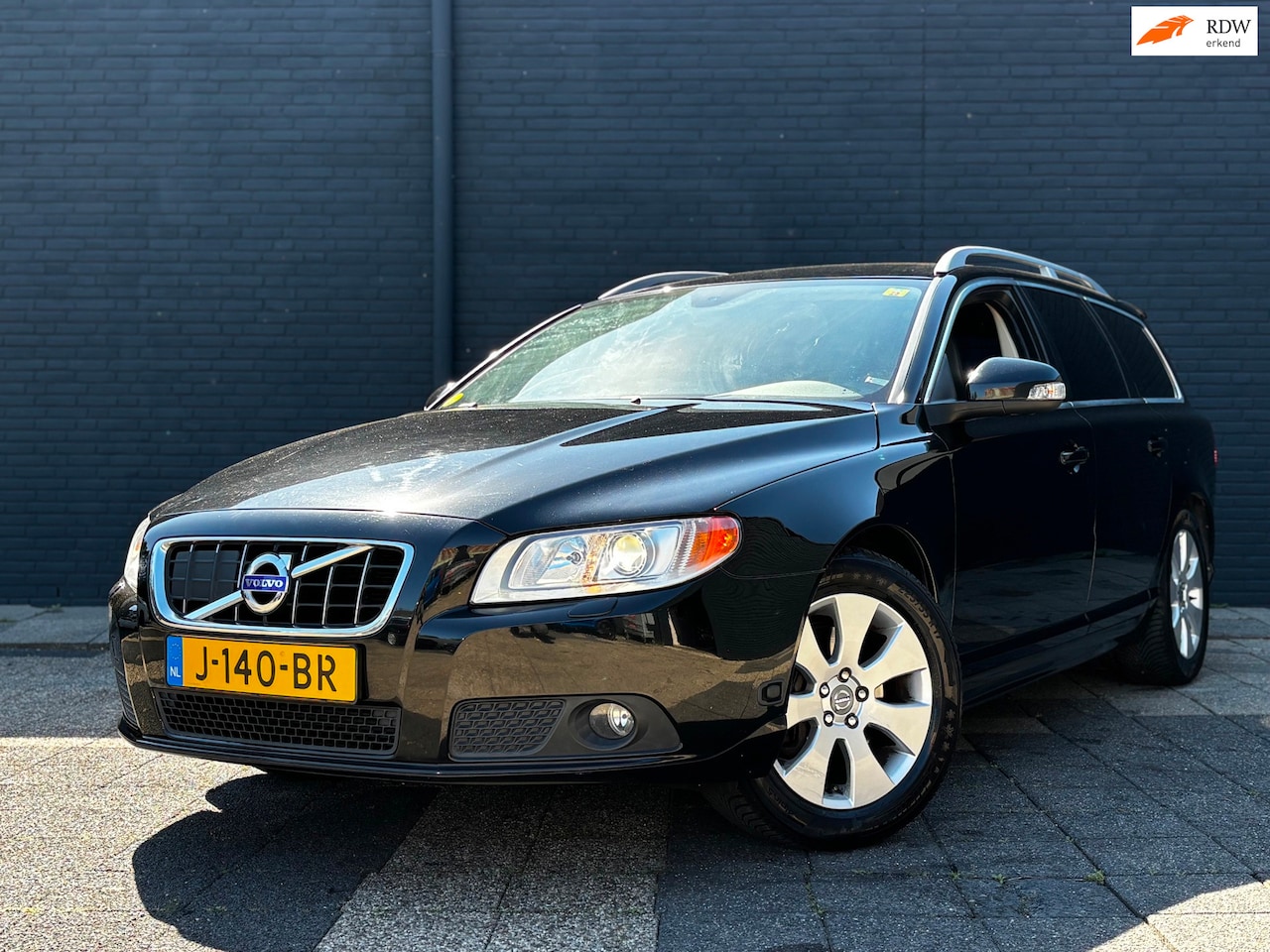Volvo V70 - 2.5T | Dealer Onderhouden | Uniek Nette Auto - AutoWereld.nl