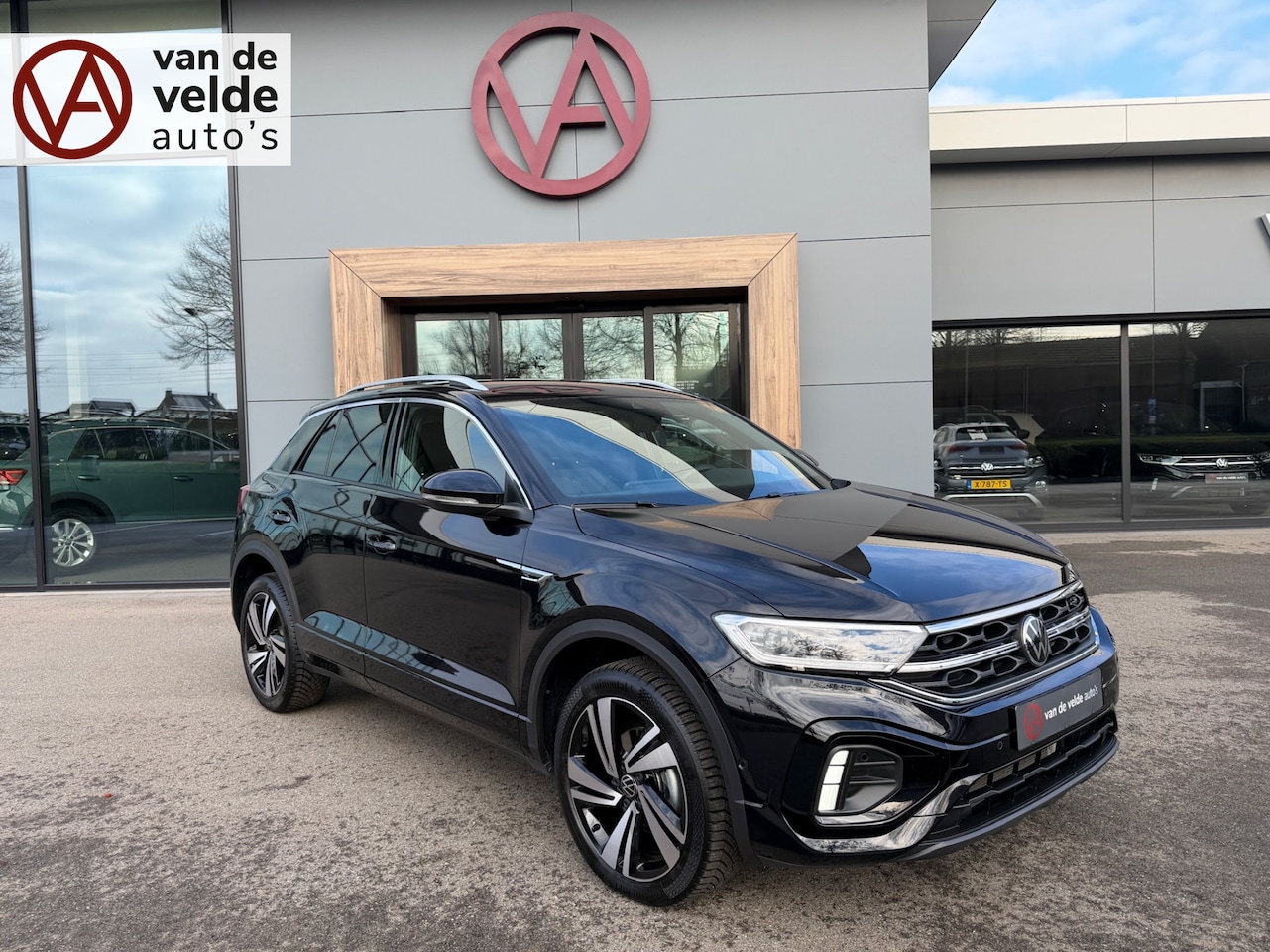 Volkswagen T-Roc - 1.5 TSI 150pk DSG R-Line | Camera | Keyless | Elek. Achterklep | Dode hoek | Rijklaar incl - AutoWereld.nl