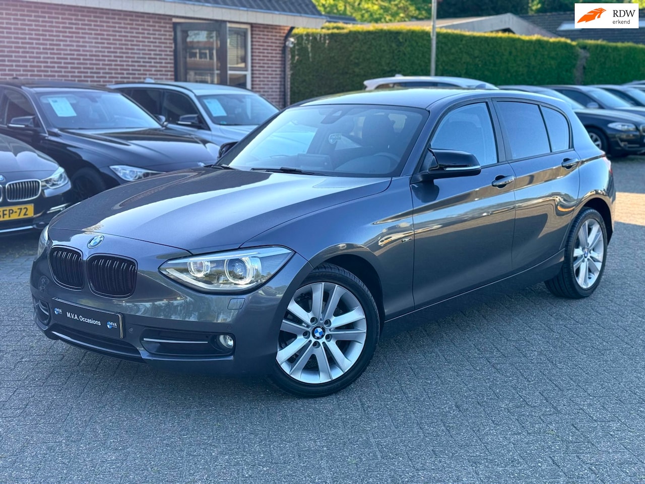 BMW 1-serie - 116i High Executive Sport|Nieuwe Ketting + Klepseals|Carplay|Cruise control|Climate contro - AutoWereld.nl