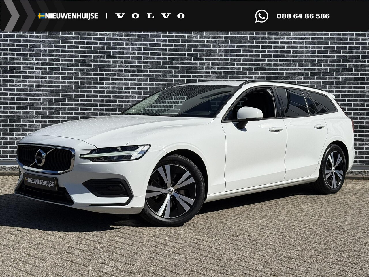 Volvo V60 - 2.0 B3 Momentum | Cruise Control | Trekhaak | Lederen Bekleding | Stoel-/Stuurverwarming | - AutoWereld.nl