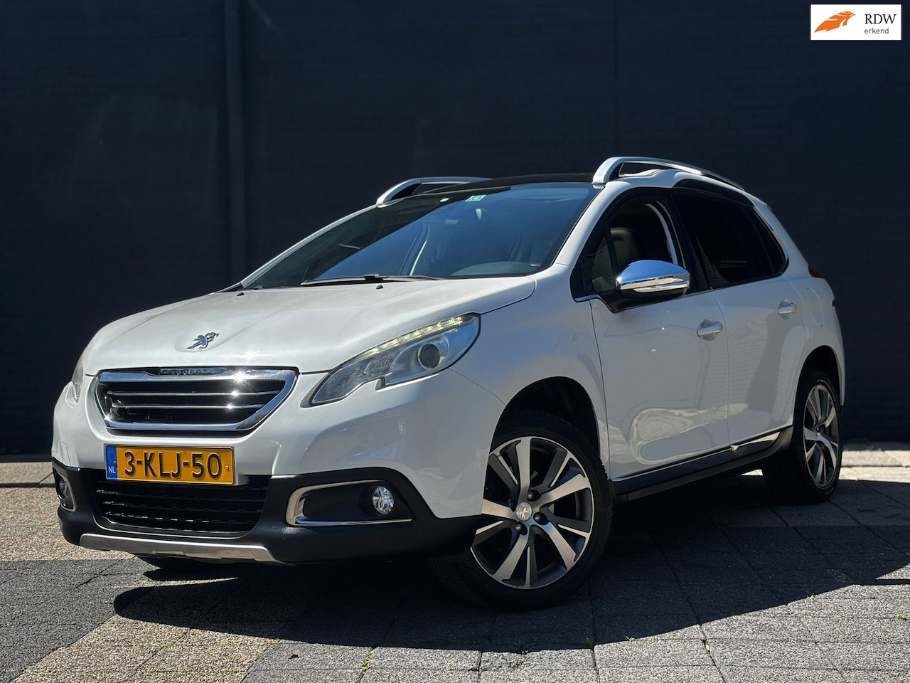Peugeot 2008 - 1.6 VTi Allure | Dealer Onderhouden | Pano | Trekhaak - AutoWereld.nl