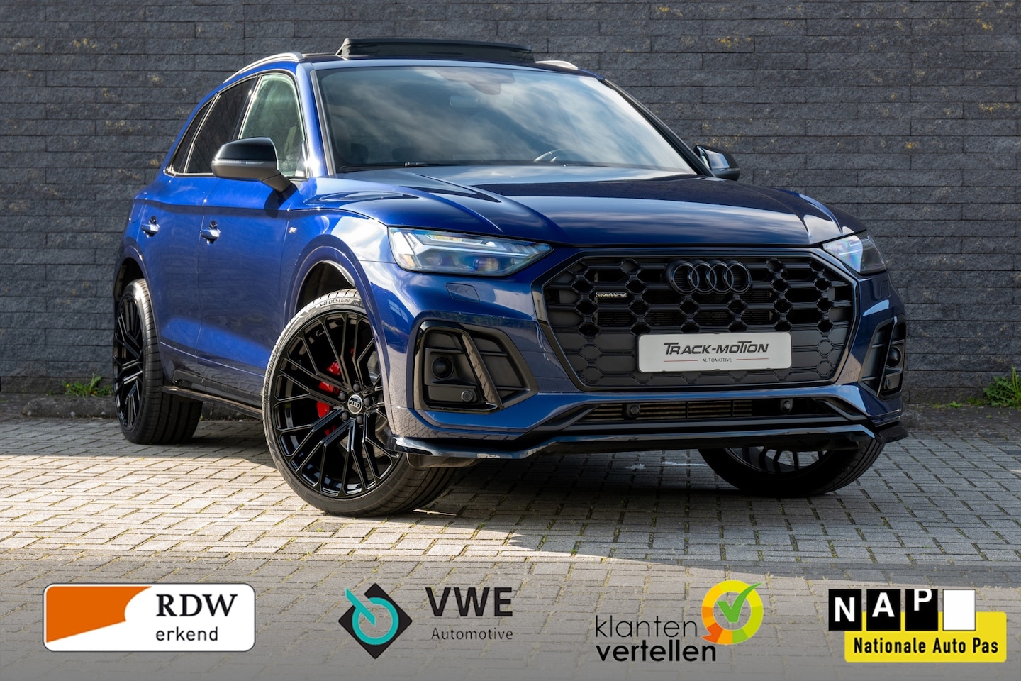 Audi Q5 - 50 TFSI e S edition Competition Panoramadak Blue & Black - AutoWereld.nl