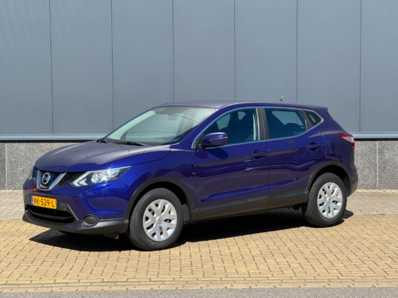 Nissan Qashqai - 1.2 Visia Airco,Trekhaak - AutoWereld.nl