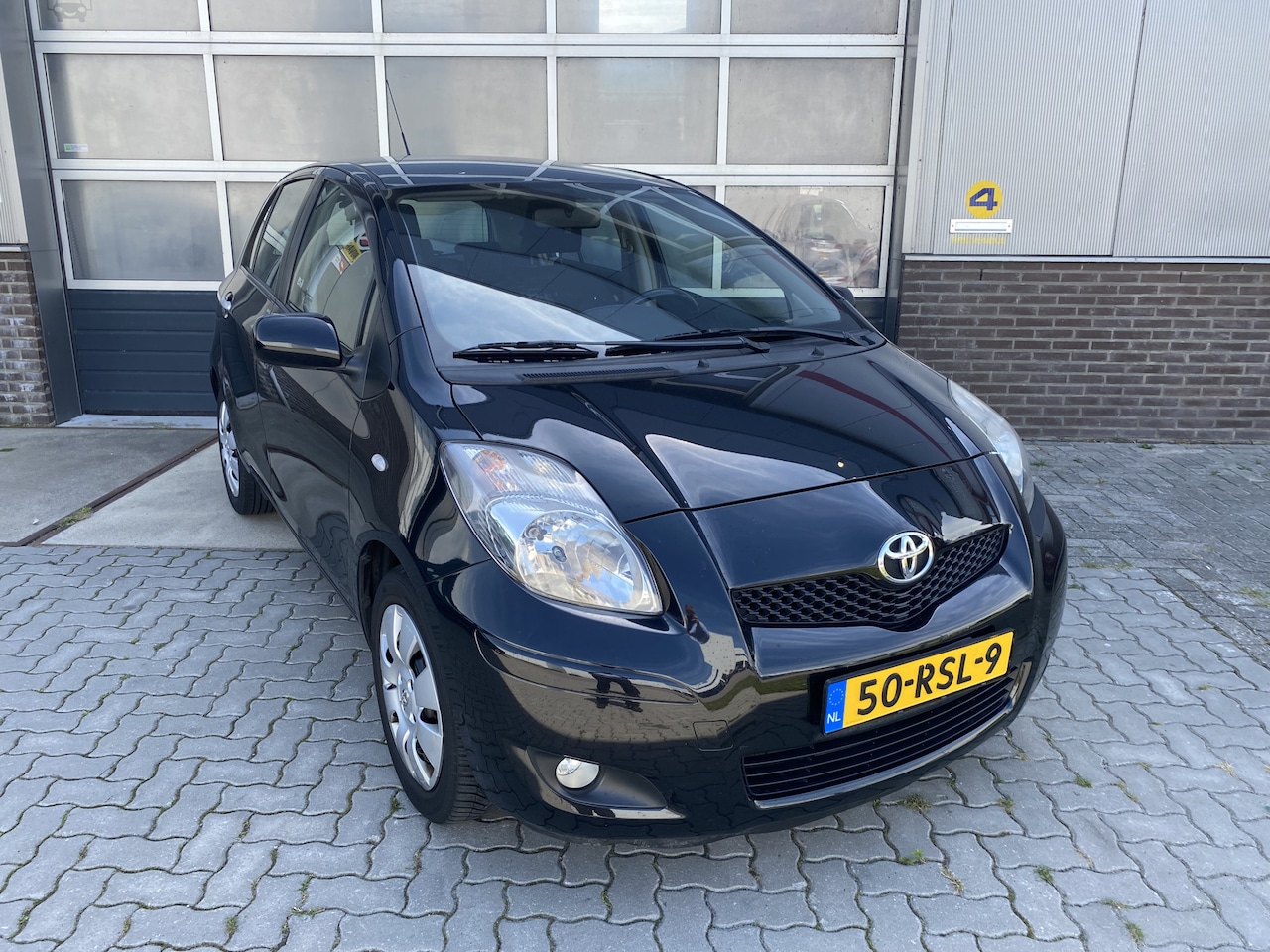 Toyota Yaris - 1.3 VVT-i Aspiration 1.3 VVTi Aspiration - AutoWereld.nl