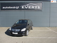 Mercedes-Benz B-klasse - 200 benzine scherpe meeneem prijs heeft rechts iets schade zie foto rijd normaal