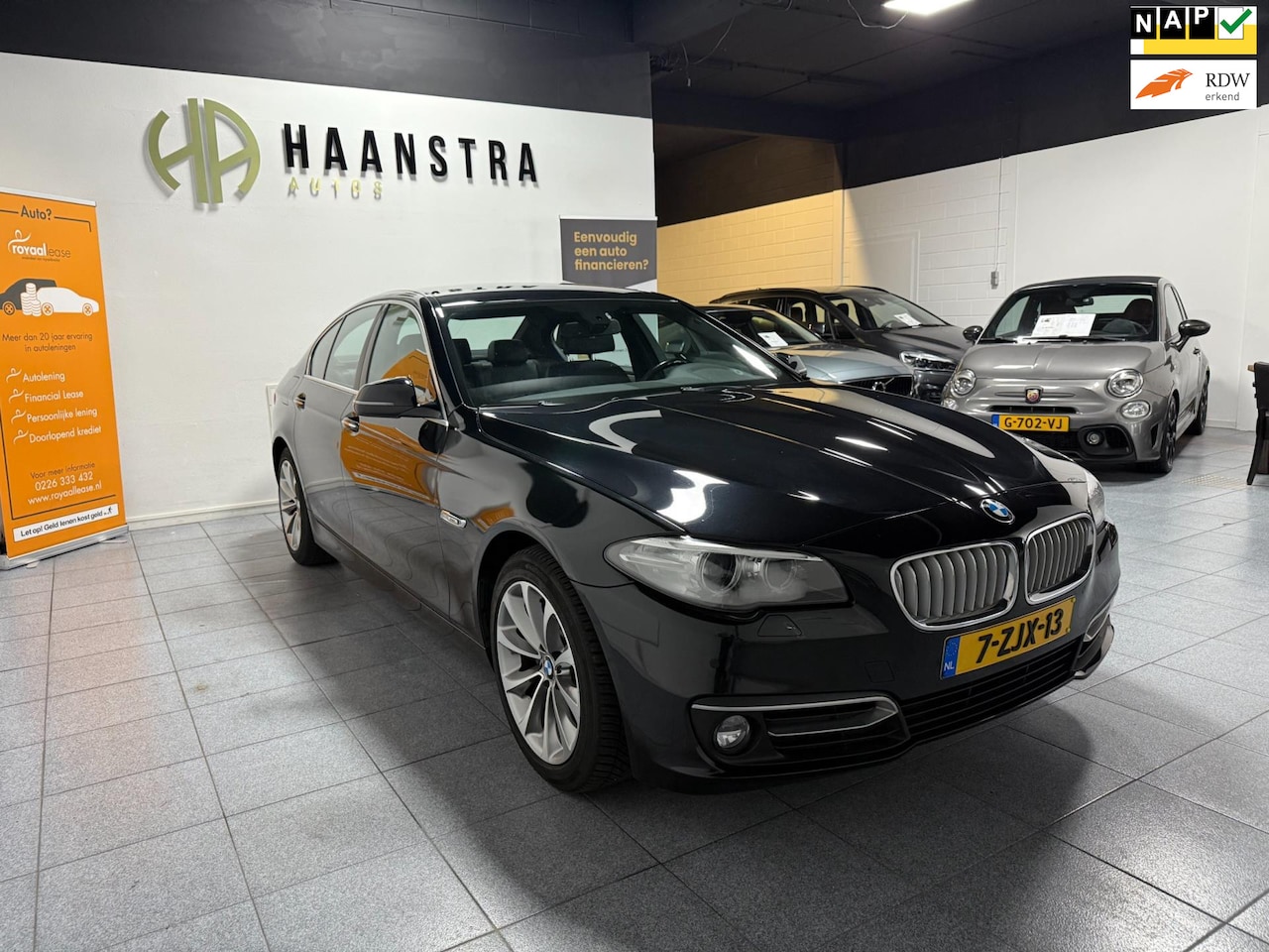 BMW 5-serie - 520i Sedan Modern Navigatie vol leder NL Auto! NAP Nieuw Staat! - AutoWereld.nl