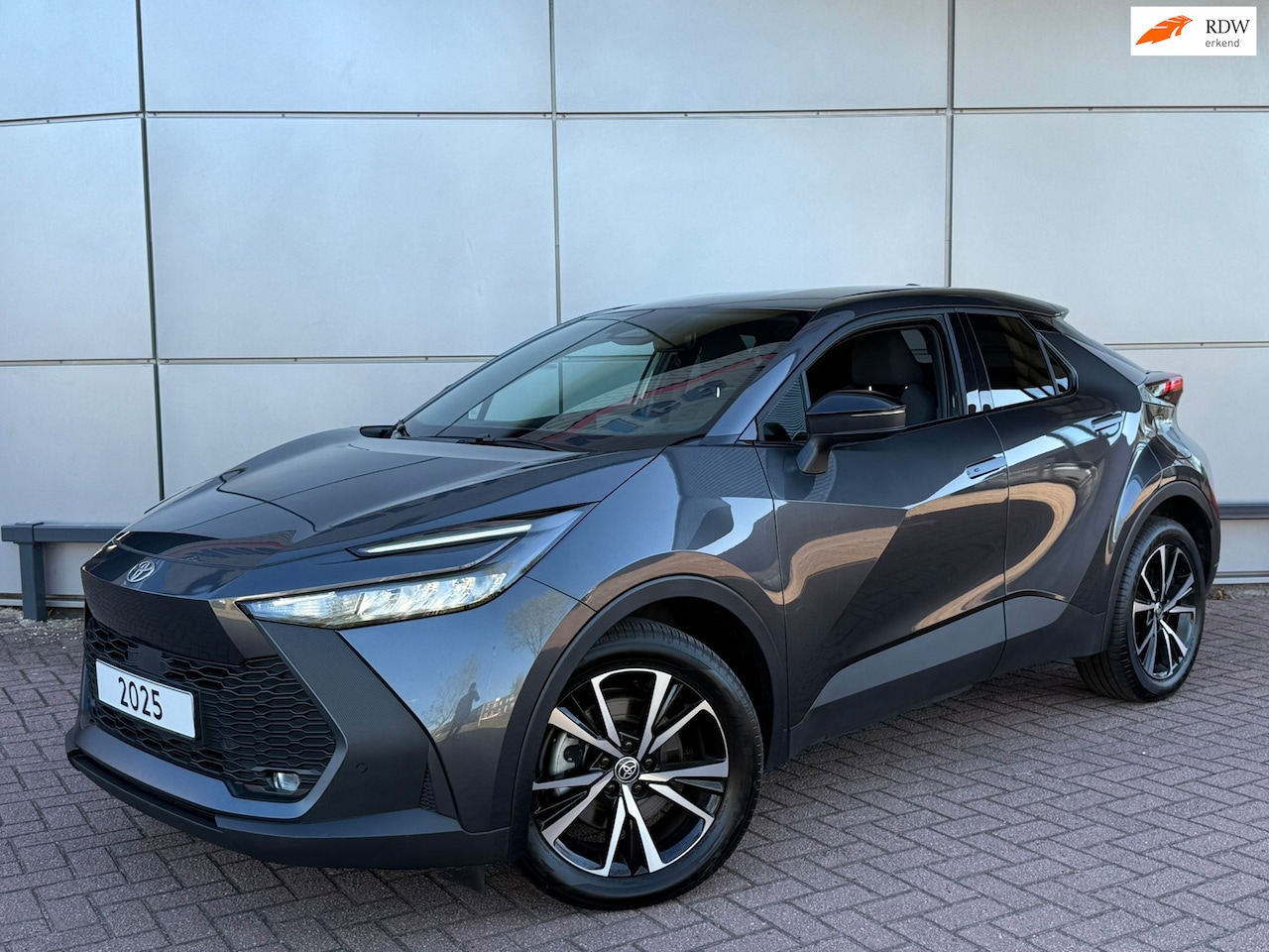 Toyota C-HR - 2.0 Plug-in Hybrid 220 Dynamic - AutoWereld.nl
