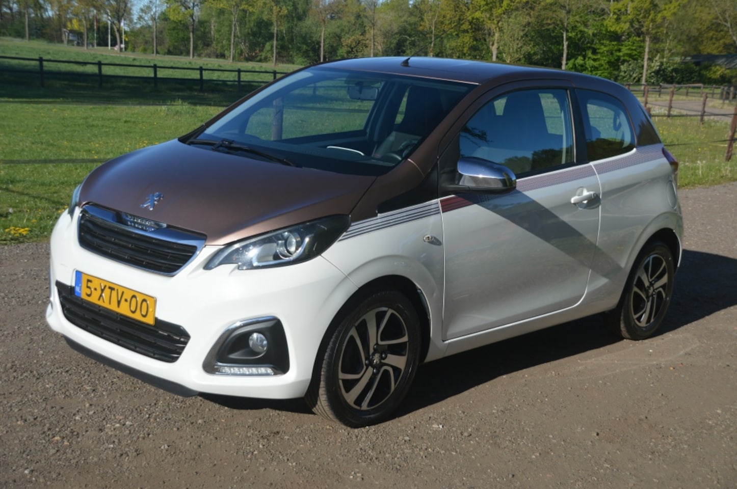 Peugeot 108 - 1.2 VTi Allure Airco Cruise Navi - AutoWereld.nl