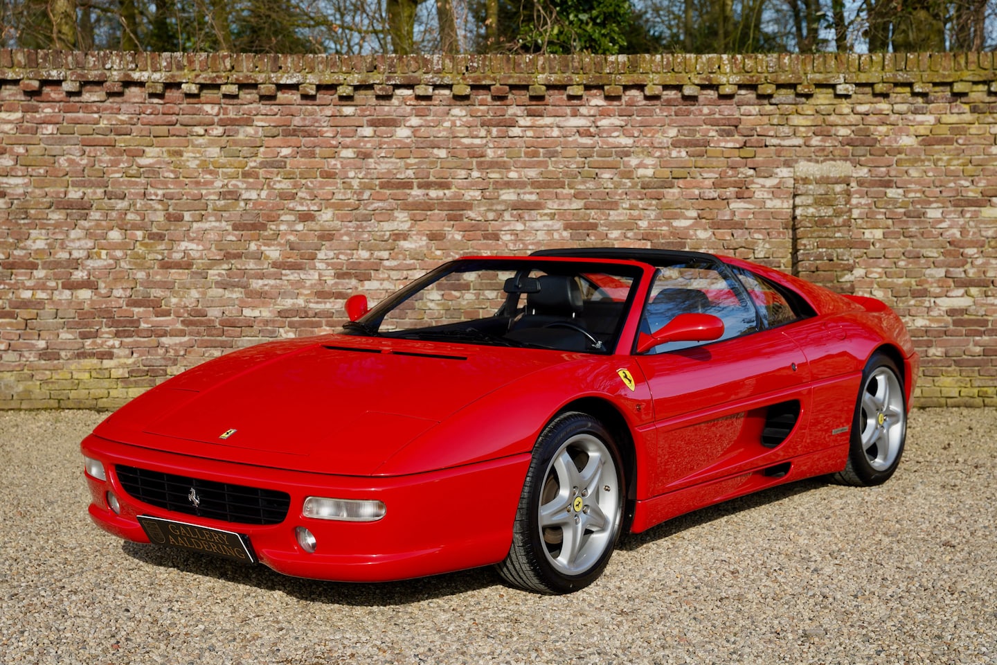 Ferrari F 355 - GTS Only 48.000 kms - meticulously maintained and in stunning condition, Classic Ferrari c - AutoWereld.nl