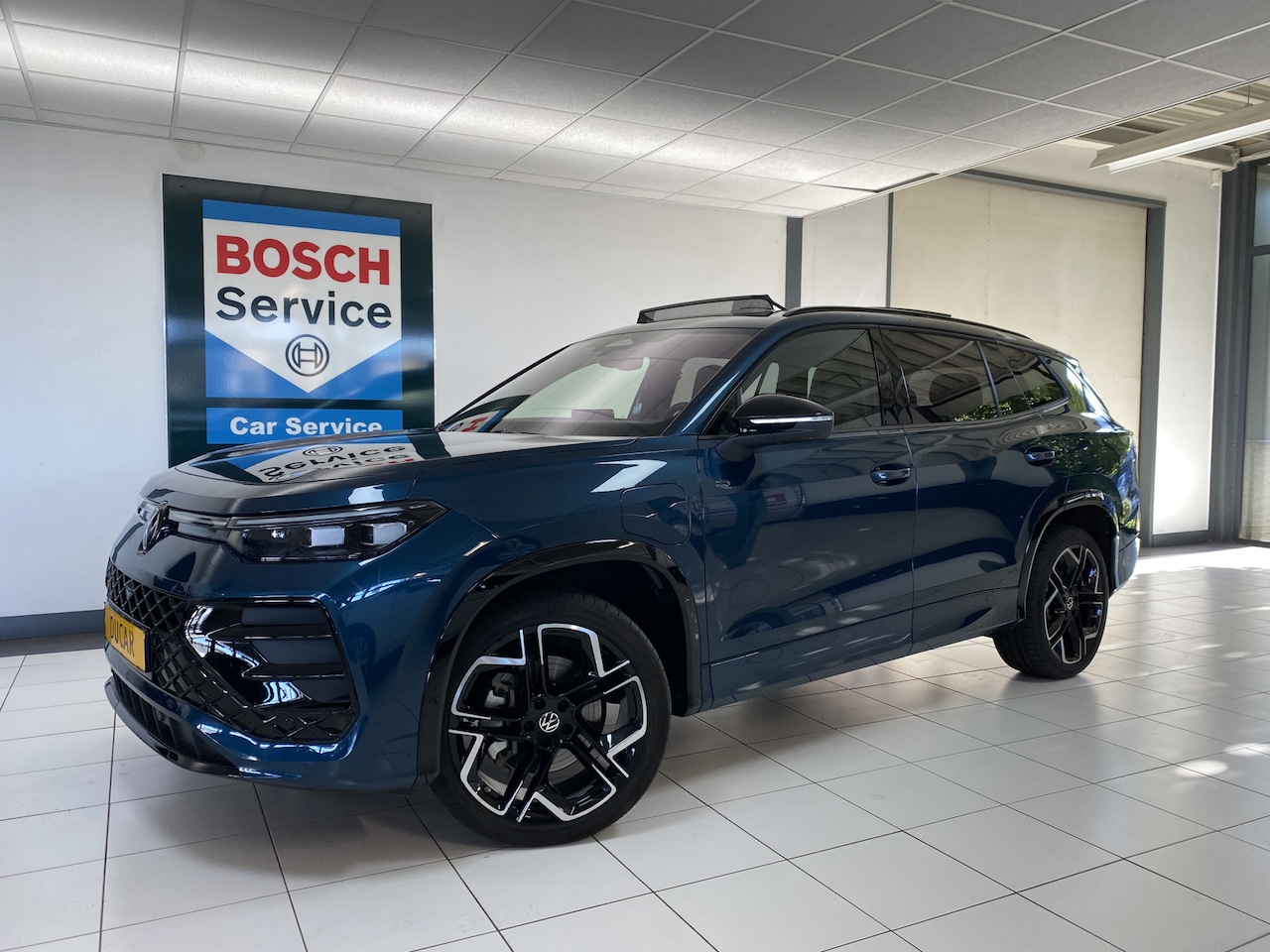 Volkswagen Tayron - 1.5 eHybrid R-Line Edition 272 PK Panoramadak / Trekhaak / matrix led / Carplay - AutoWereld.nl