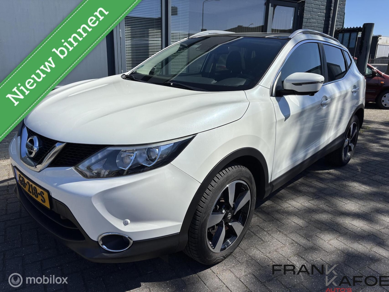 Nissan Qashqai - 1.2i Connect Ed Navi ECC Camera Pano 18"lm PDC Parelmoer Privacy - AutoWereld.nl