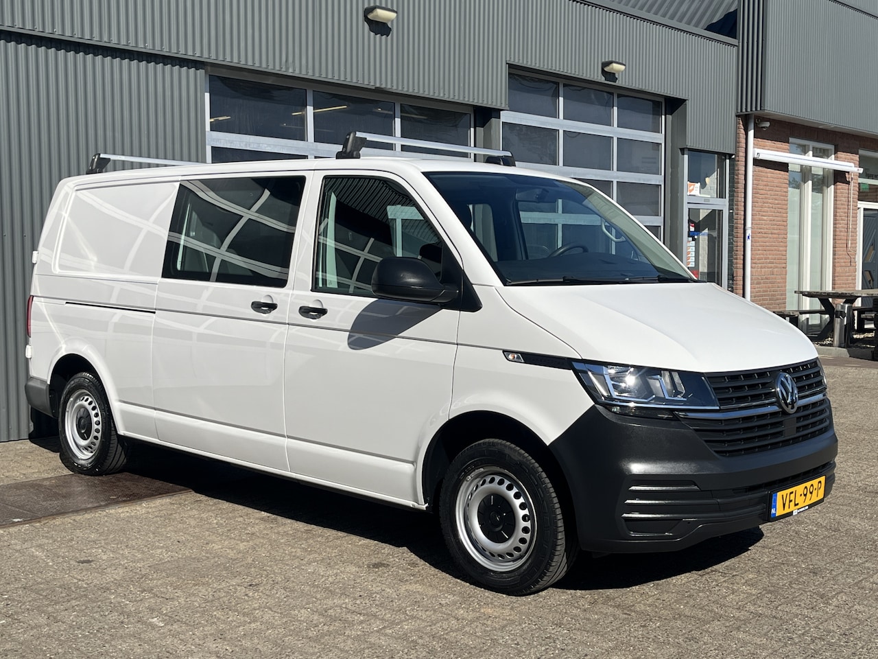 Volkswagen Transporter - 2.0 TDI L2H1 30 DC Airco Cruise controle Telefoonverbinding Trekhaak 2200kg trekgewicht Ap - AutoWereld.nl