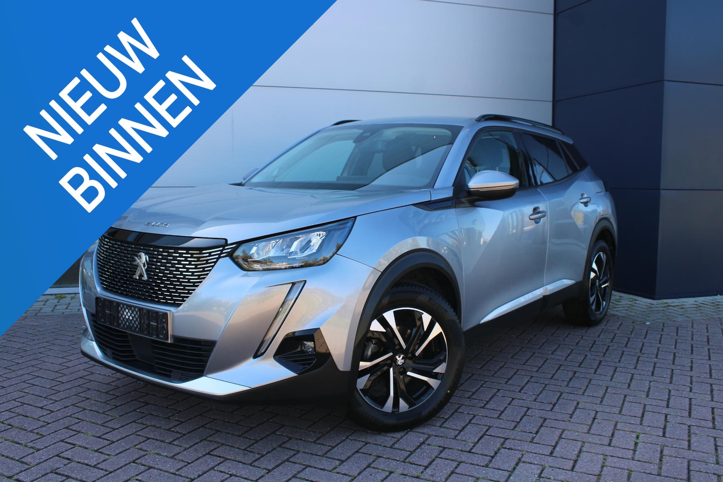 Peugeot 2008 - 1.2 PureTech 130pk Allure Automaat Airco Navi Camera Carplay Trekhaak Zeer mooi - AutoWereld.nl
