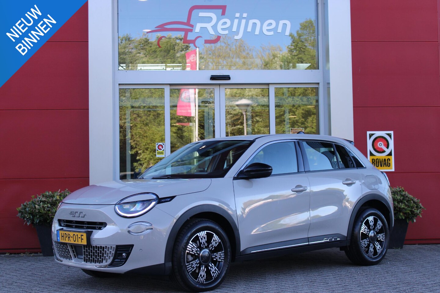 Fiat 600 - 1.2 Hybrid 110PK AUTOMAAT URBAN | STOEL/VOORRUIT VERWARMING | KEYLESS ENTRY/START | 17" LI - AutoWereld.nl