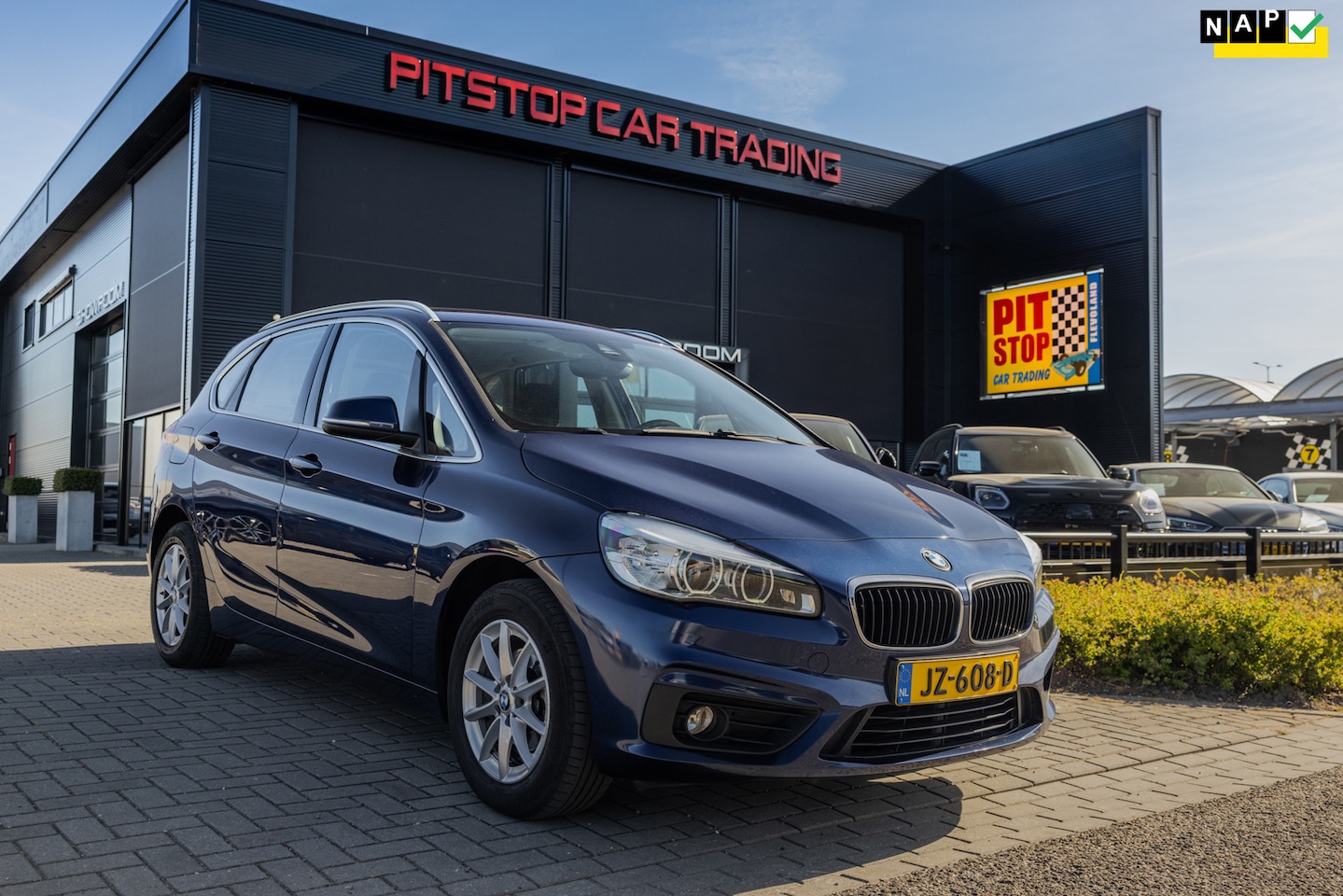 BMW 2-serie Active Tourer - 216i Executive 216i Executive, NL Auto, LED, Navi, Keurig! - AutoWereld.nl