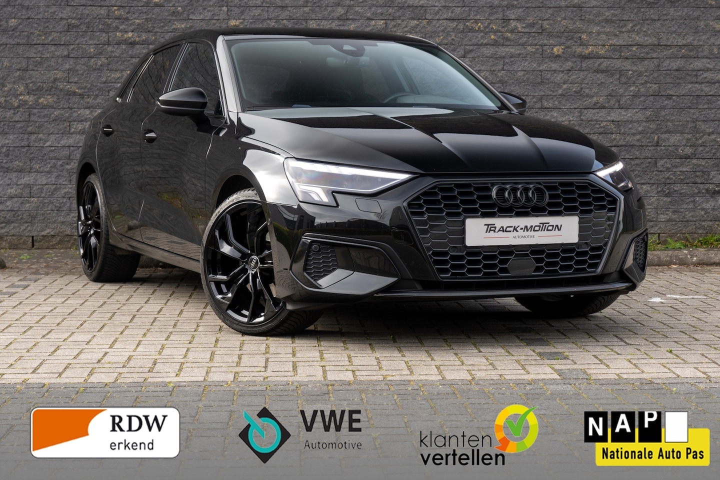 Audi A3 Sportback - 35 TFSI S edition Black & BLACK 19 inch - AutoWereld.nl