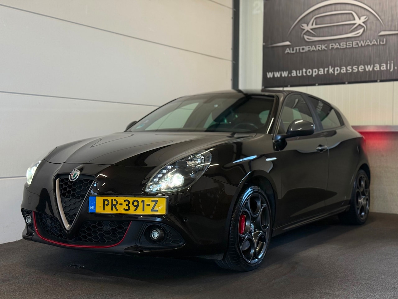 Alfa Romeo Giulietta - 1.4 Turbo MultiAir Super Cruise Control, LED, Navigatie, Parkeersensoren, DNA, 18", NAP, A - AutoWereld.nl