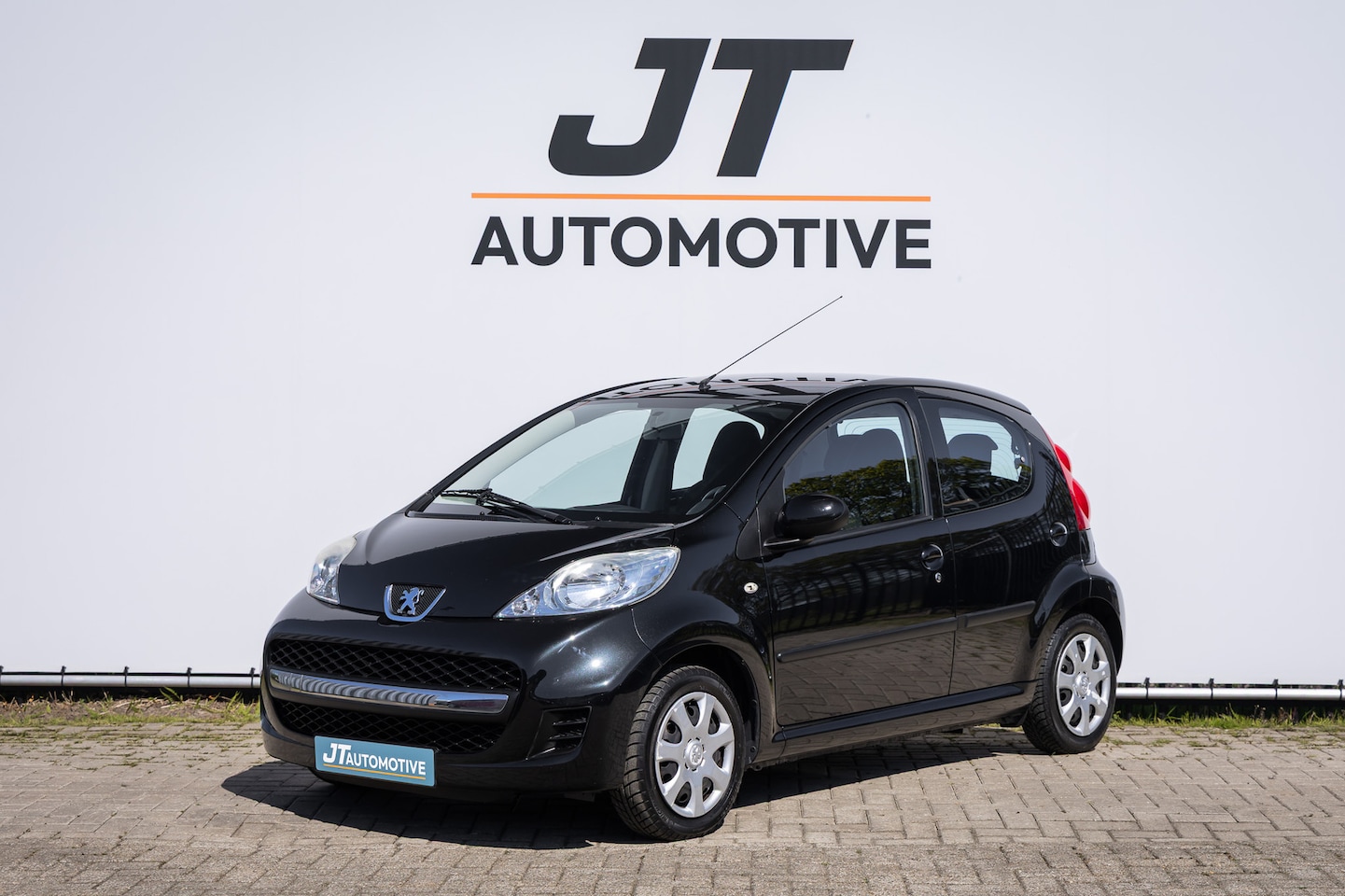Peugeot 107 - 1.0-12V XS NLAuto 5deurs Dealer onderhouden | Airco | elektrische ramen voor | - AutoWereld.nl