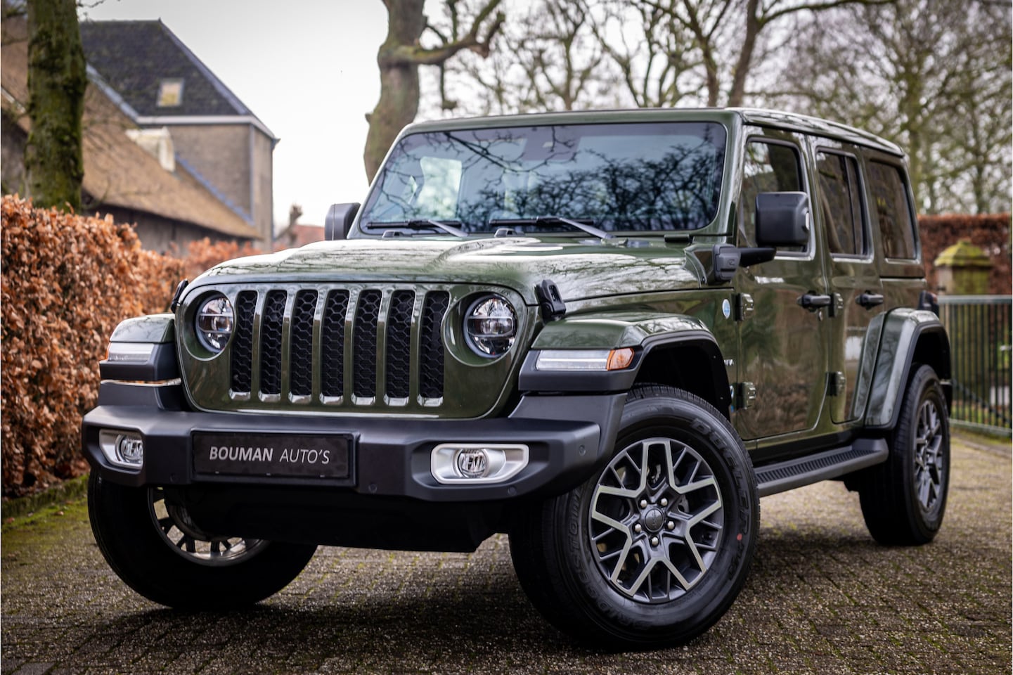Jeep Wrangler Unlimited - 4xe 380 Sahara Cognac Leder | Sky One Softtop | Sarge Green | Adaptive Cruise | Trekhaak - AutoWereld.nl