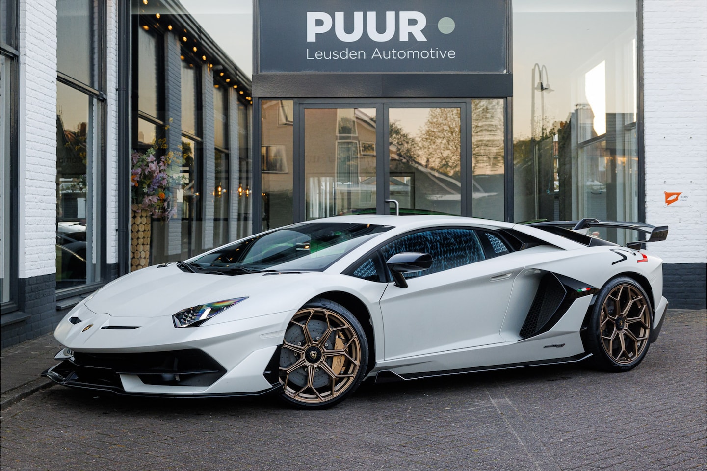 Lamborghini Aventador - 6.5 V12 SVJ ''Bianco Copanus Matte'' 1 di 900 - ex-Ribéry - Collectors Car - AutoWereld.nl
