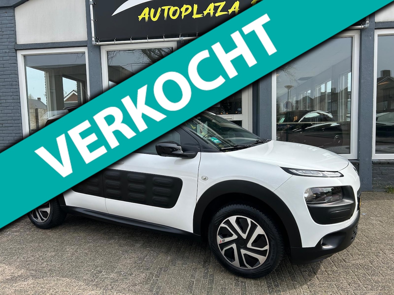Citroën C4 Cactus - 1.2 e-VTi Feel/ AUTOMAAT/ CLIMA/ CRUISE/ TELEFOON/ BLUETOOTH/ XENON/ CAMERA - AutoWereld.nl