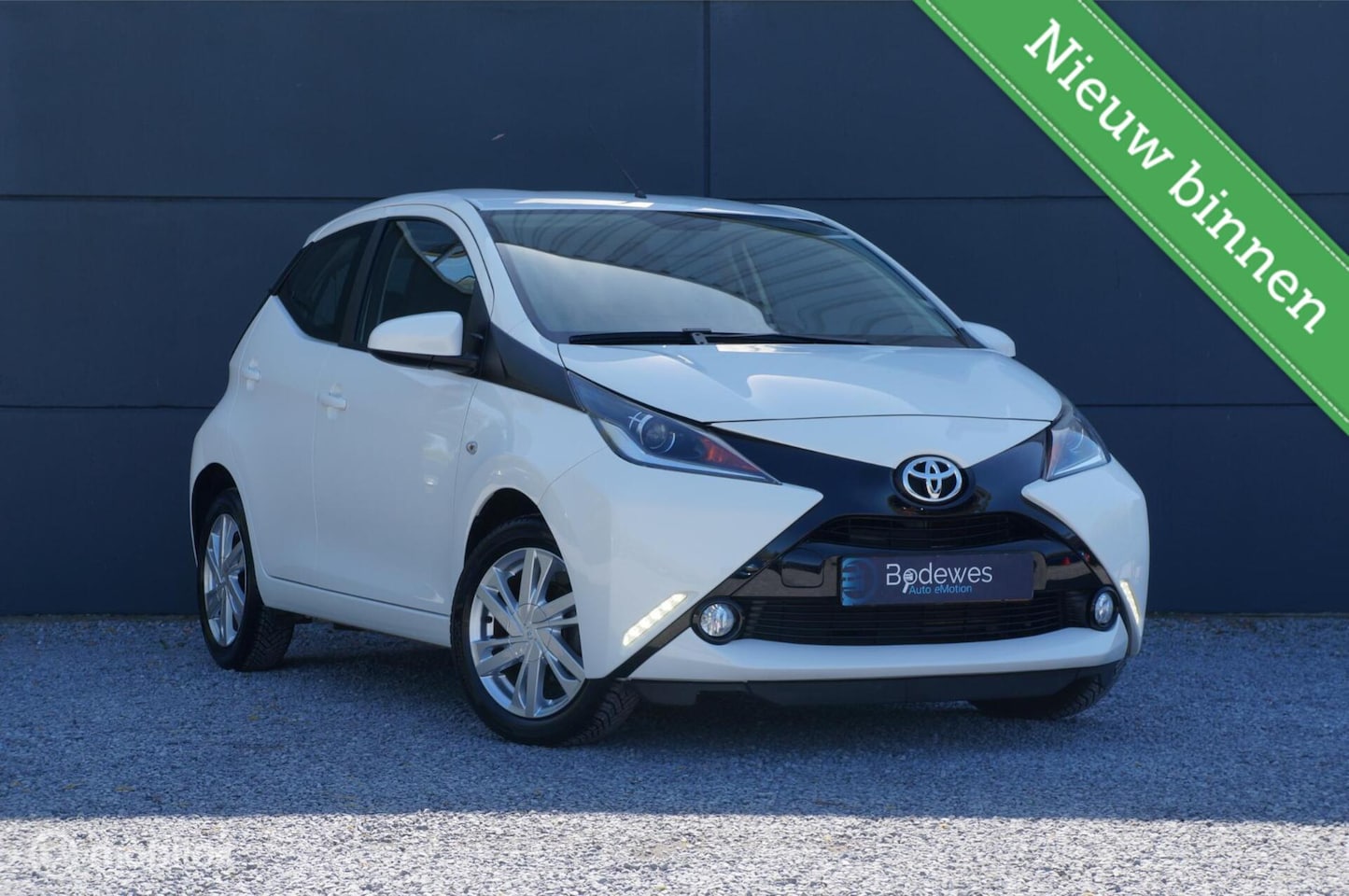 Toyota Aygo - 1.0 VVT-i Aut. X-Play Navi Cam PDC Apple/Android - AutoWereld.nl